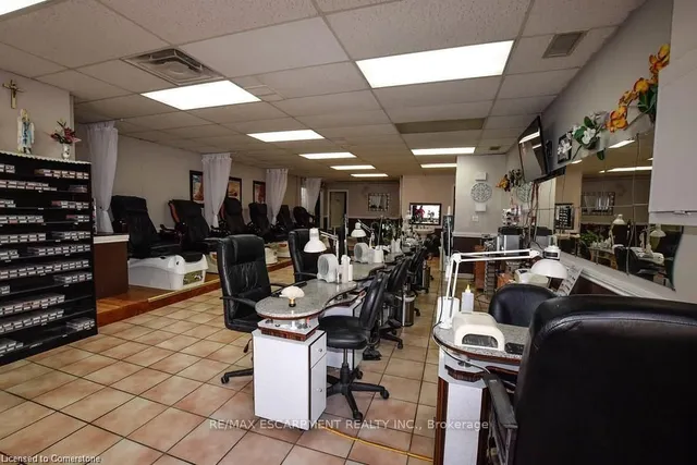 Additional image 21 of 120 Parkdale Ave