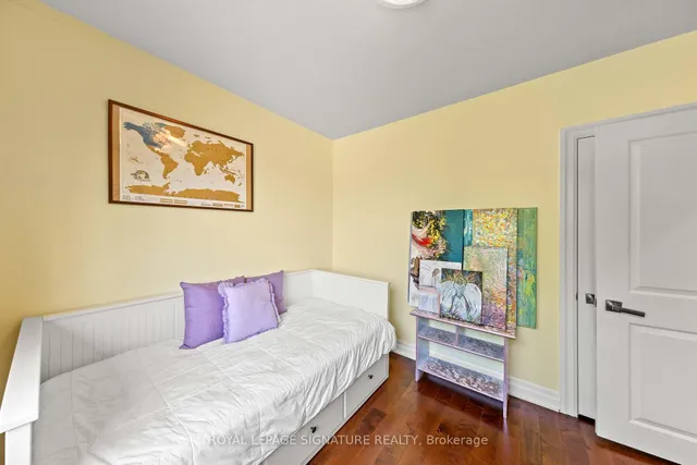 Additional image 21 of 2 Guytoi Crt