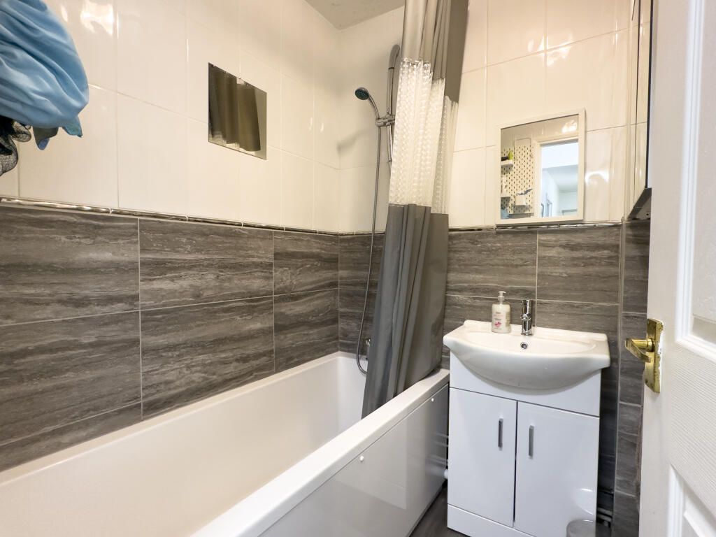 Additional image 5 of Aysgarth Close, Harpenden