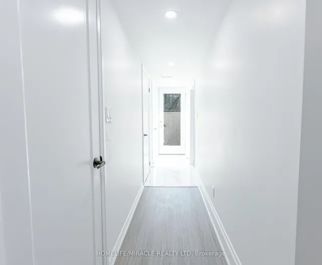 Additional image 37 of 3594 Laddie Cres