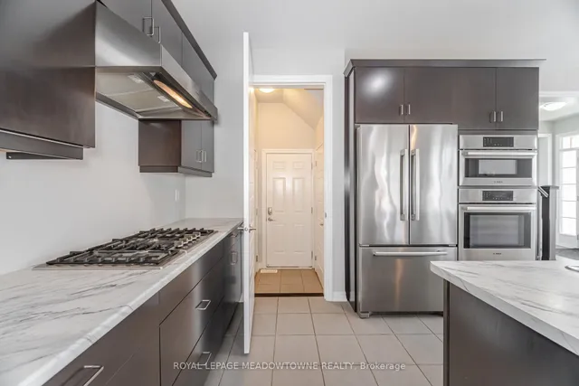 Additional image 12 of 2 Lothbury Dr