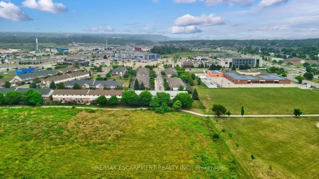 Additional image 35 of 800 PARAMOUNT Dr Unit 28