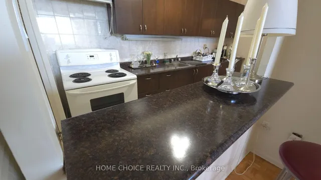 Additional image 18 of 3460 Keele St Unit 803