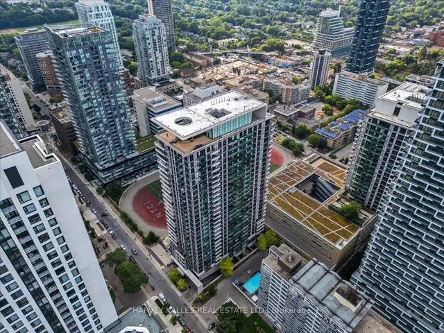 70 Roehampton Ave Unit PH15