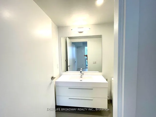 Additional image 27 of 39 Roehampton Ave Unit 1504