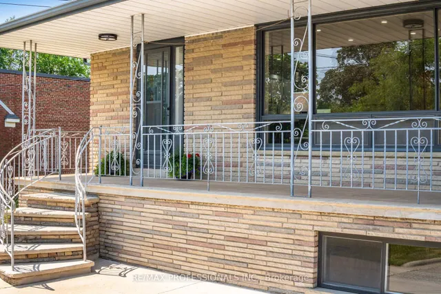 Additional image 2 of 718 Royal York Rd