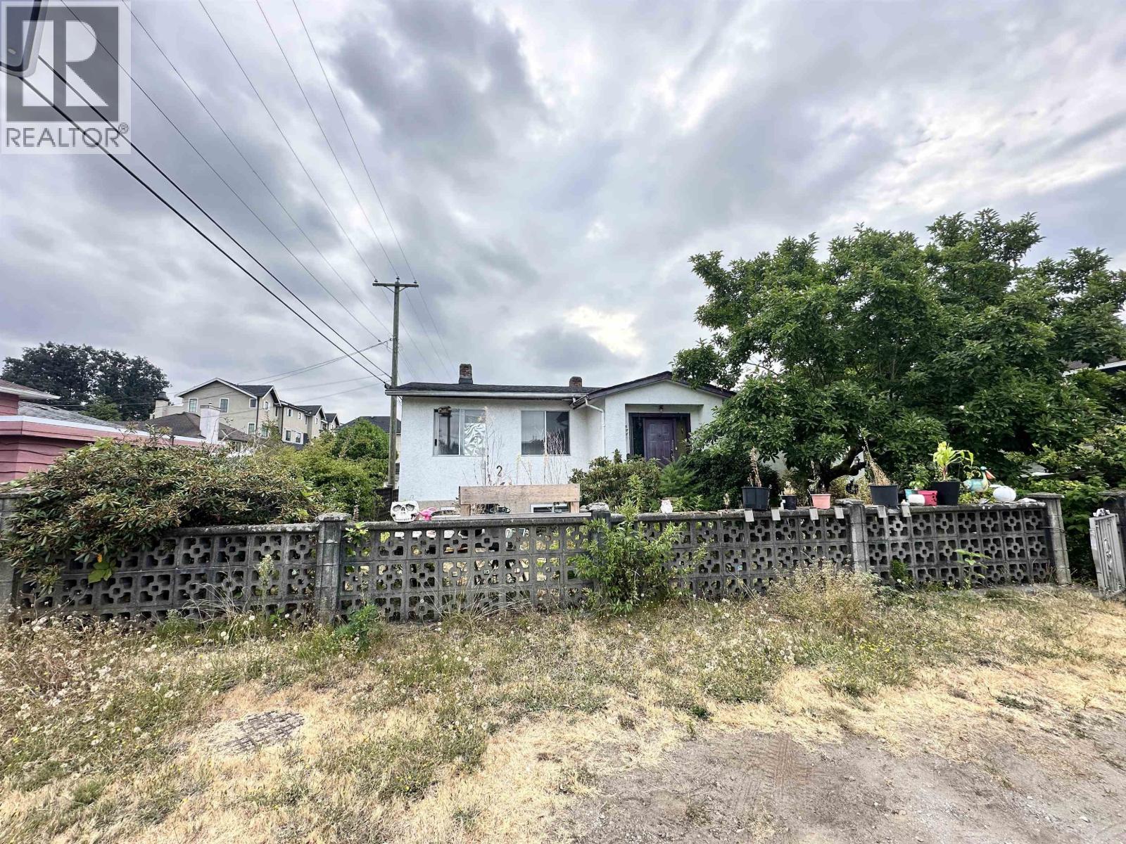 7830 YUKON STREET|Vancouver, British Columbia V5X2Y5