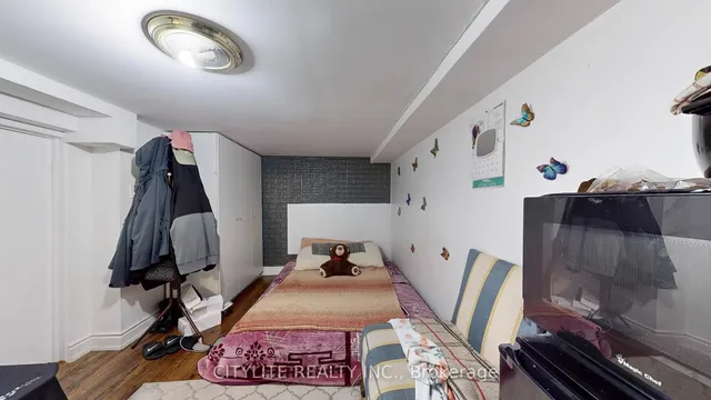 Additional image 25 of 170 Lambton Ave