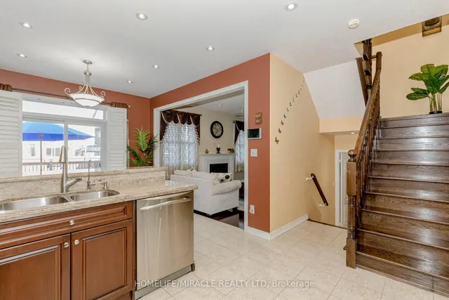 Additional image 15 of 27 Fossil St