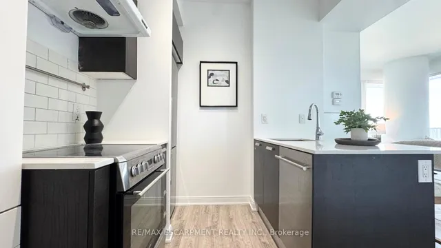 Additional image 5 of 42 Charles St Unit 2409
