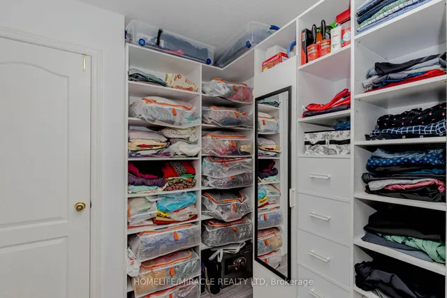 Additional image 31 of 27 Fossil St