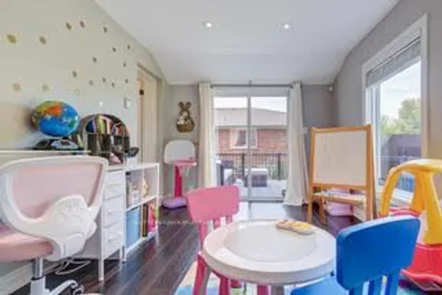 Additional image 16 of 103 Neilson Dr