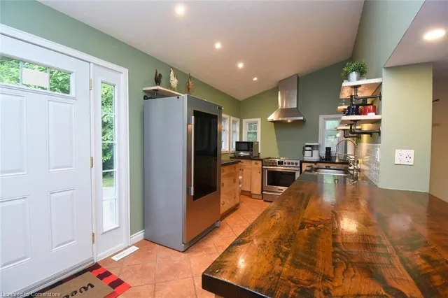 Additional image 29 of 662 Old Dundas Rd