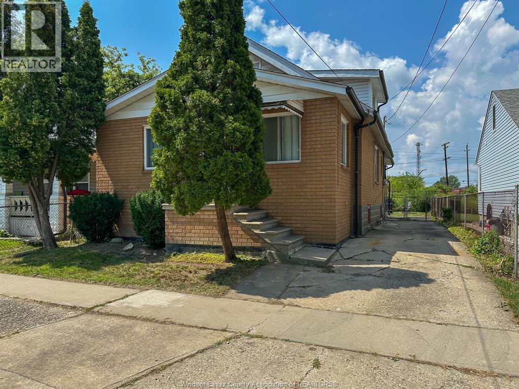 2159 BRUCE|Windsor, Ontario N8X1Y4