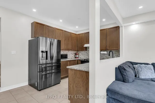 Additional image 14 of 564 Bessborough Dr