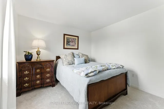 Additional image 29 of 51 Strathroy Cres