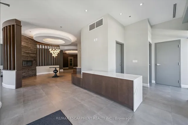 Additional image 4 of 1 Redfern Ave Unit 102