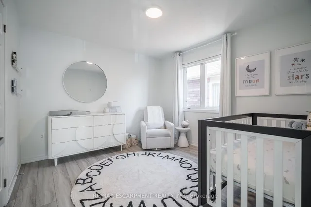 Additional image 19 of 80 Montreal Circ