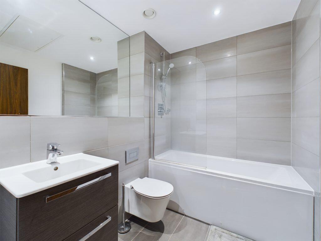 Additional image 5 of Parade, Birmingham, B1 3DS – 2 Bedrooms Flat