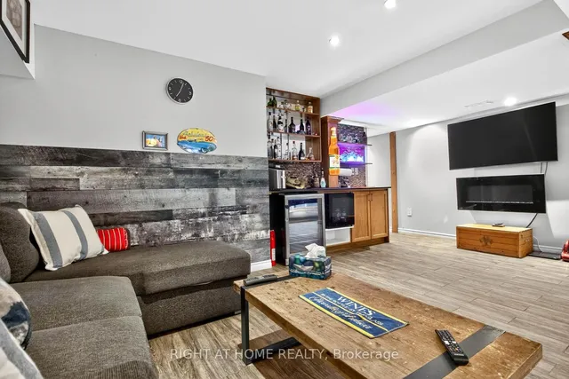 Additional image 32 of 18 Rolling Lane