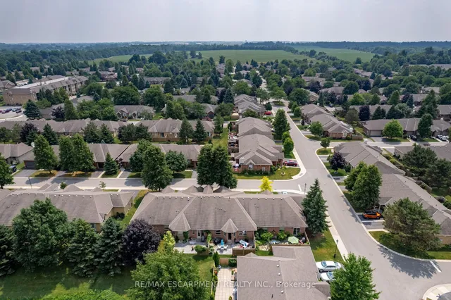 60 Riveroaks Dr