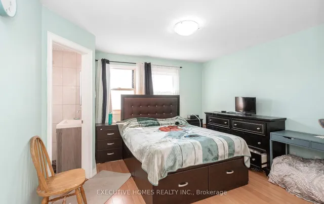 Additional image 20 of 161 Kingsbridge Garden Circ