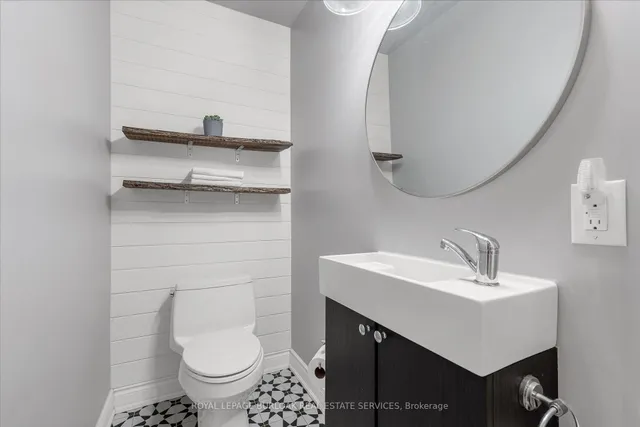 Additional image 21 of 2189 Deyncourt Dr