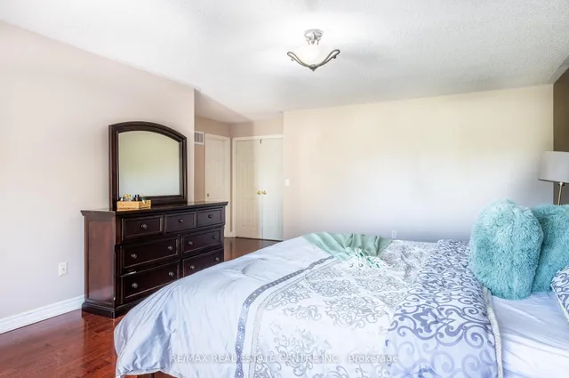 Additional image 32 of 925 Knotty Pine Grve