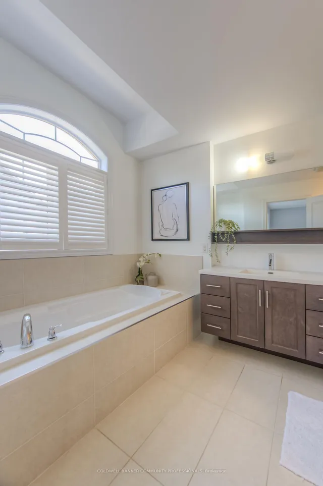 Additional image 33 of 215 Dundas St Unit 38