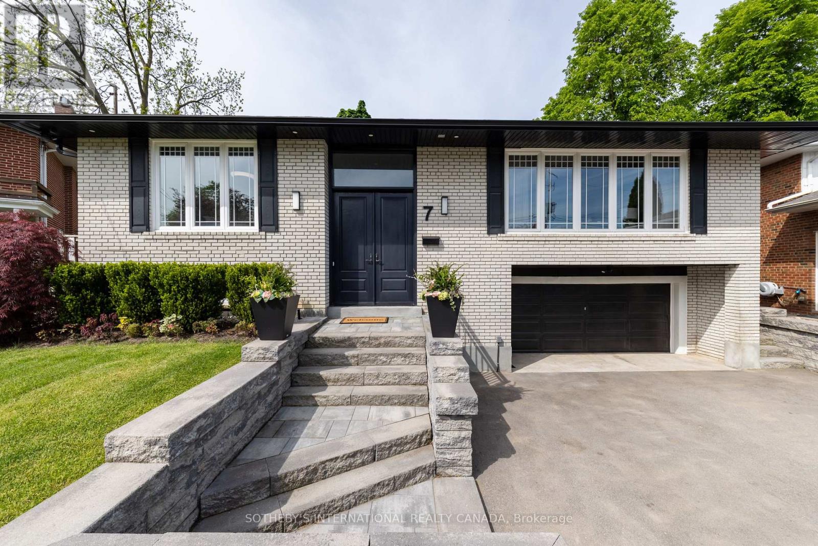 Property image for 7 WELBROOKE PLACE|Toronto (Islington-City Centre West), Ontario M9B5A3