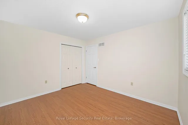 Additional image 23 of 107 Fairington Cres