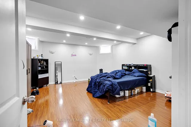 Additional image 41 of 628 Twain Ave