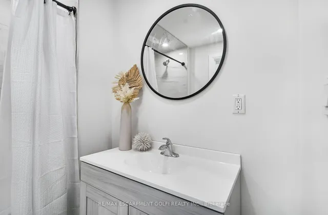 Additional image 15 of 10 Comet Ave