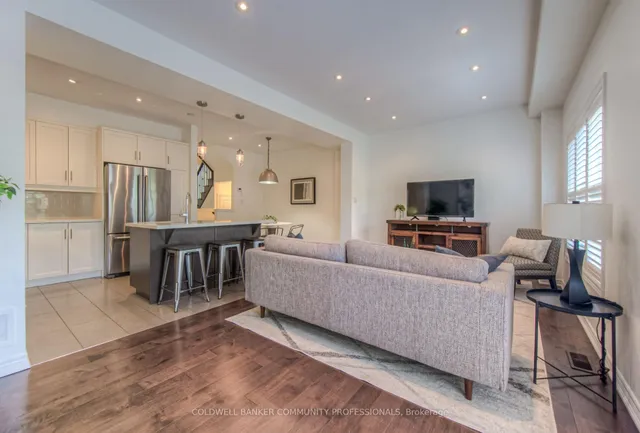 Additional image 19 of 215 Dundas St Unit 38