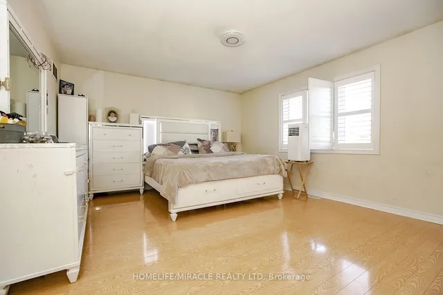 Additional image 24 of 20 Oblate Cres