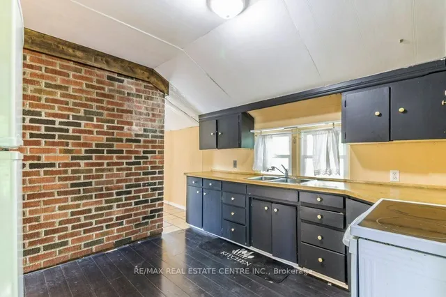 Additional image 34 of 215-217 Queen St