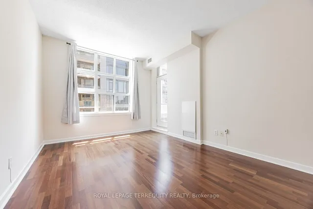 Additional image 22 of 438 Richmond St Unit 722