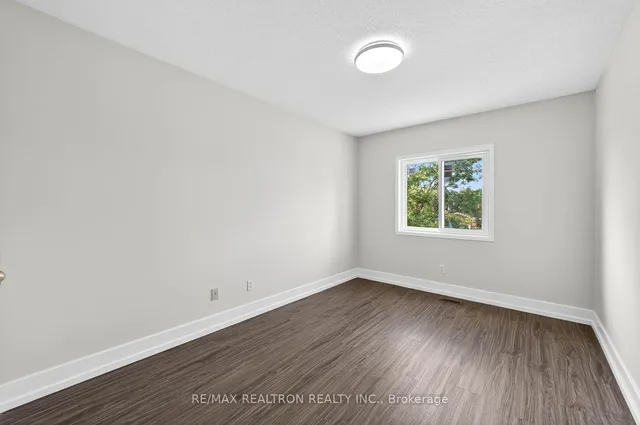 Additional image 30 of 17 Lenthall Ave