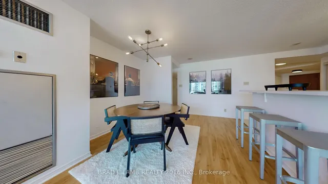 Additional image 4 of 10 Yonge St Unit 907