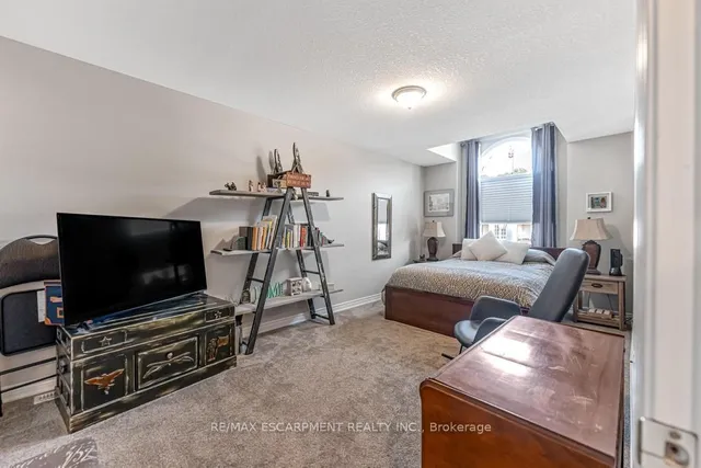 Additional image 18 of 21 Forest Valley Cres