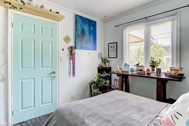 Additional image 10 of 8 Frances Ave