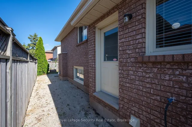 Additional image 41 of 107 Fairington Cres