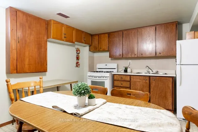 Additional image 19 of 87 Strawberry Dr