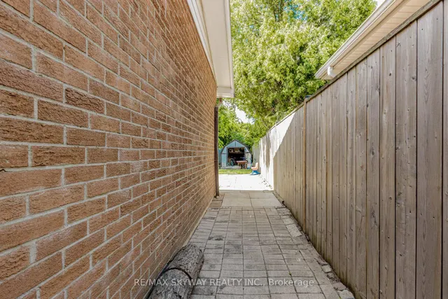 Additional image 41 of 3285 Lansdown Dr