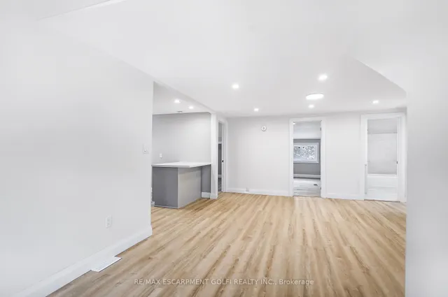 Additional image 28 of 10 Comet Ave