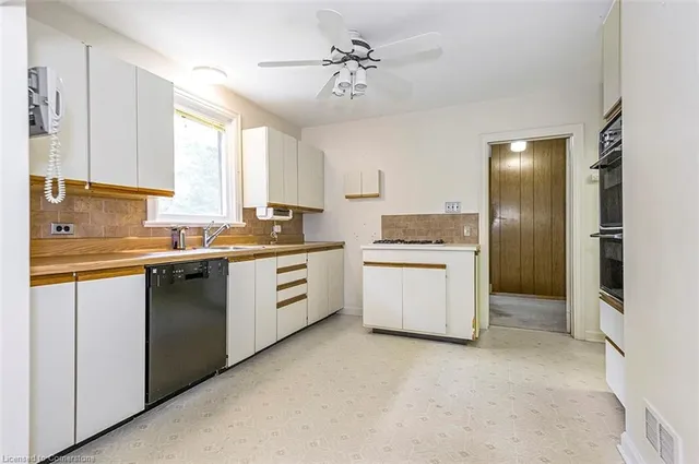 Additional image 20 of 18 Sullivan's Lane