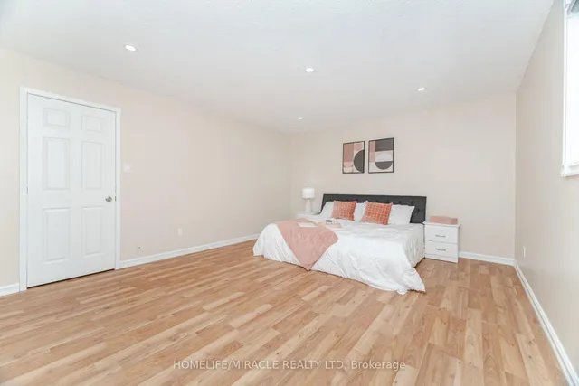 Additional image 20 of 27 Jay St