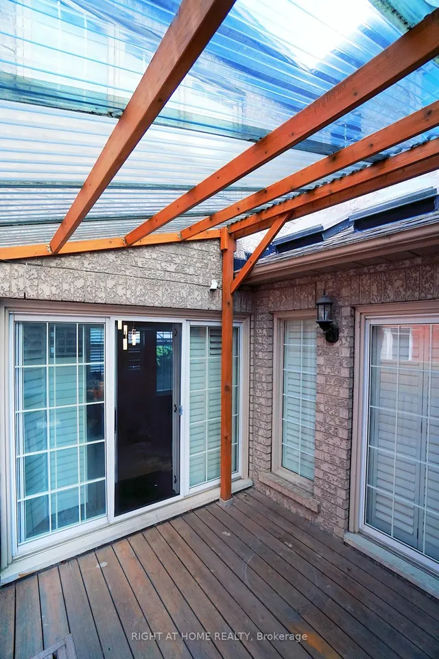 Additional image 5 of 377 Turnberry Cres