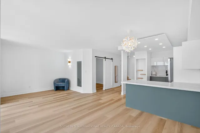 Additional image 23 of 33 Harbour Sq Unit 1423