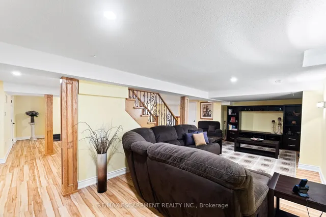 Additional image 35 of 286 Winfield Terr